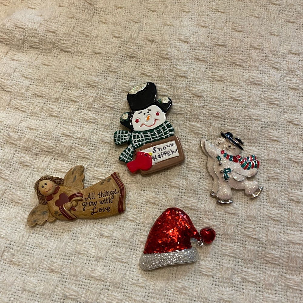 4 Christmas Pins
